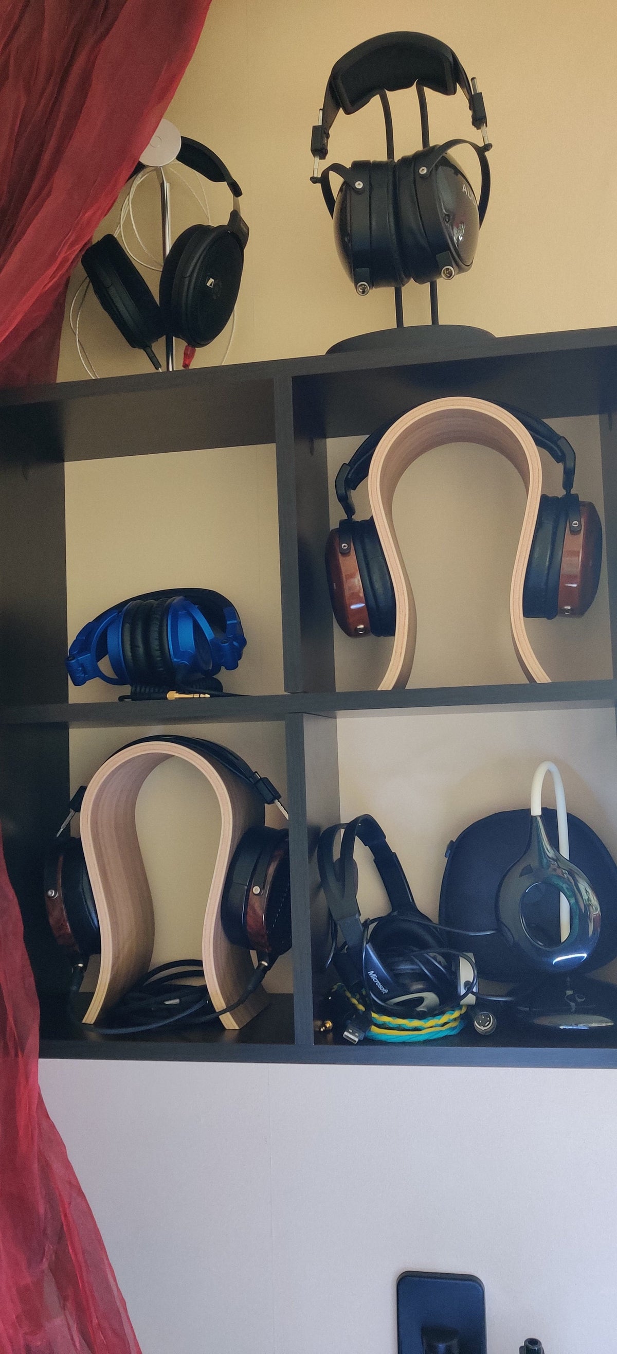 Photo client – Support casque noyer