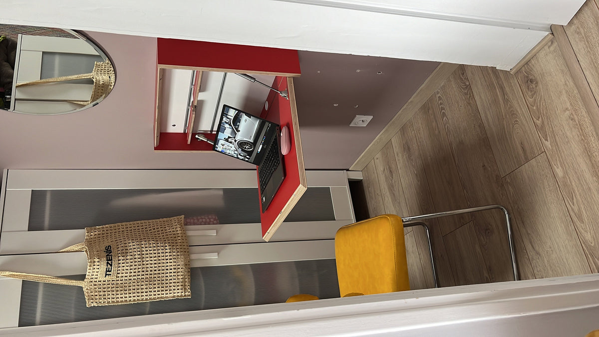 Photo client – Compact – Bureau rétractable